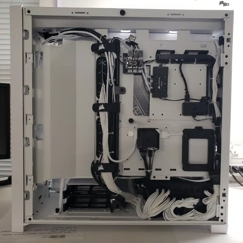 open pc case showing cable management.